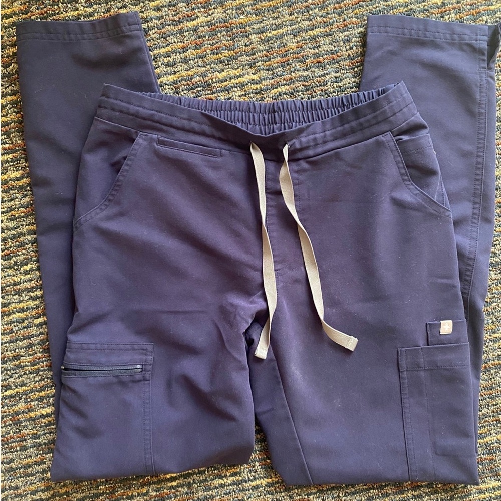 Navy xx small 
Skinny yola pants-regular length 
Two pocket top